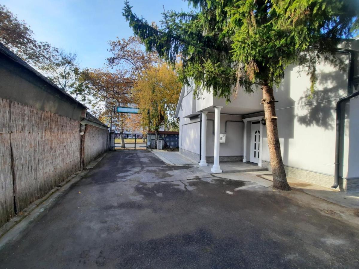 Bed and Breakfast Borostyan Panzio Debrecen Exterior foto